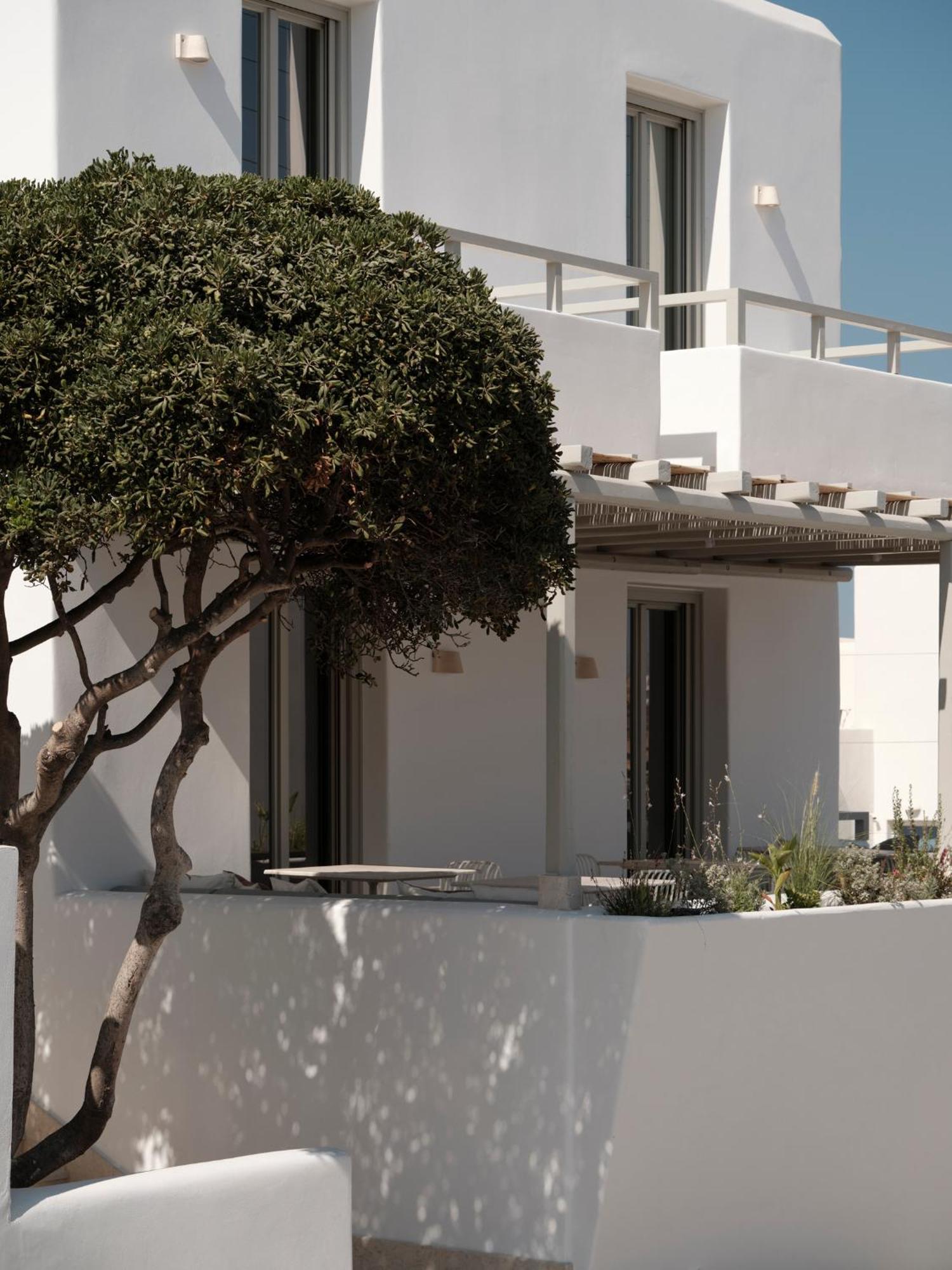 Akria Seaside Suites Náousa Buitenkant foto