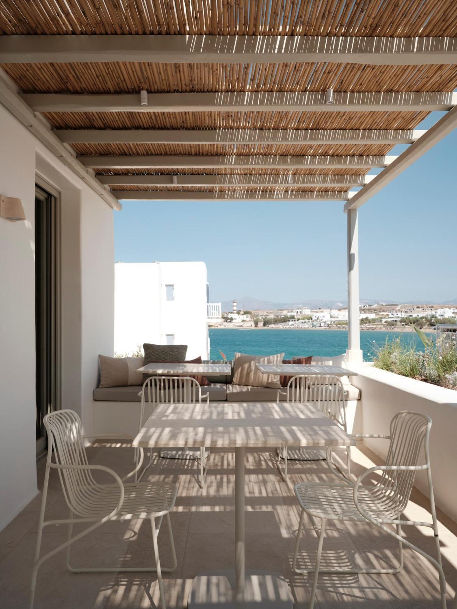 Akria Seaside Suites Náousa Buitenkant foto