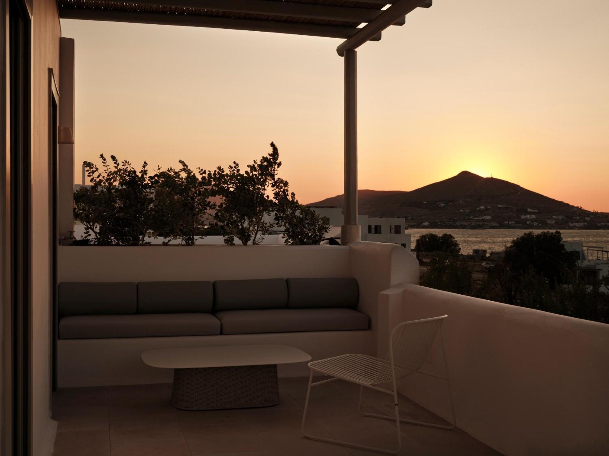 Akria Seaside Suites Náousa Buitenkant foto