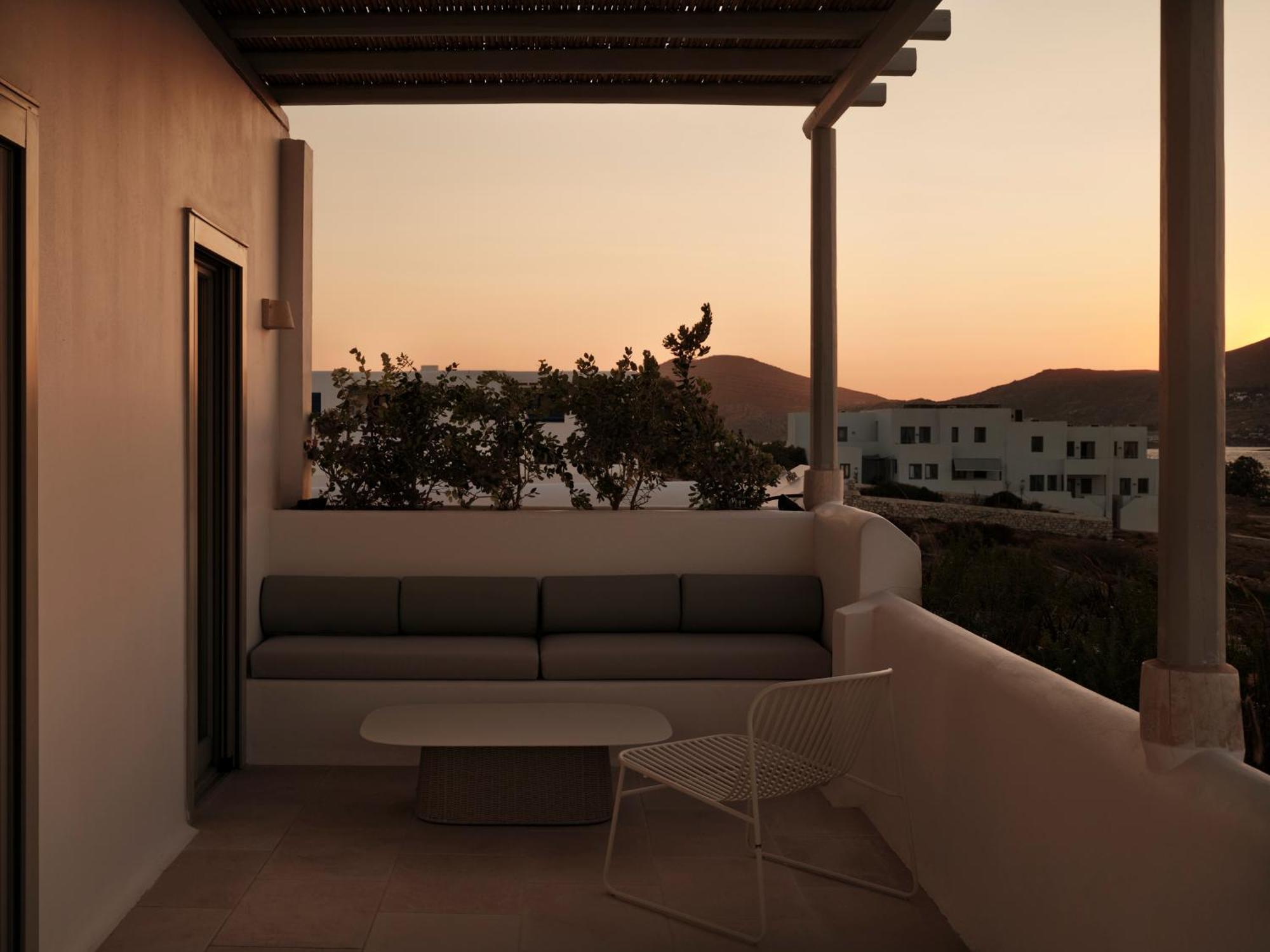 Akria Seaside Suites Náousa Buitenkant foto