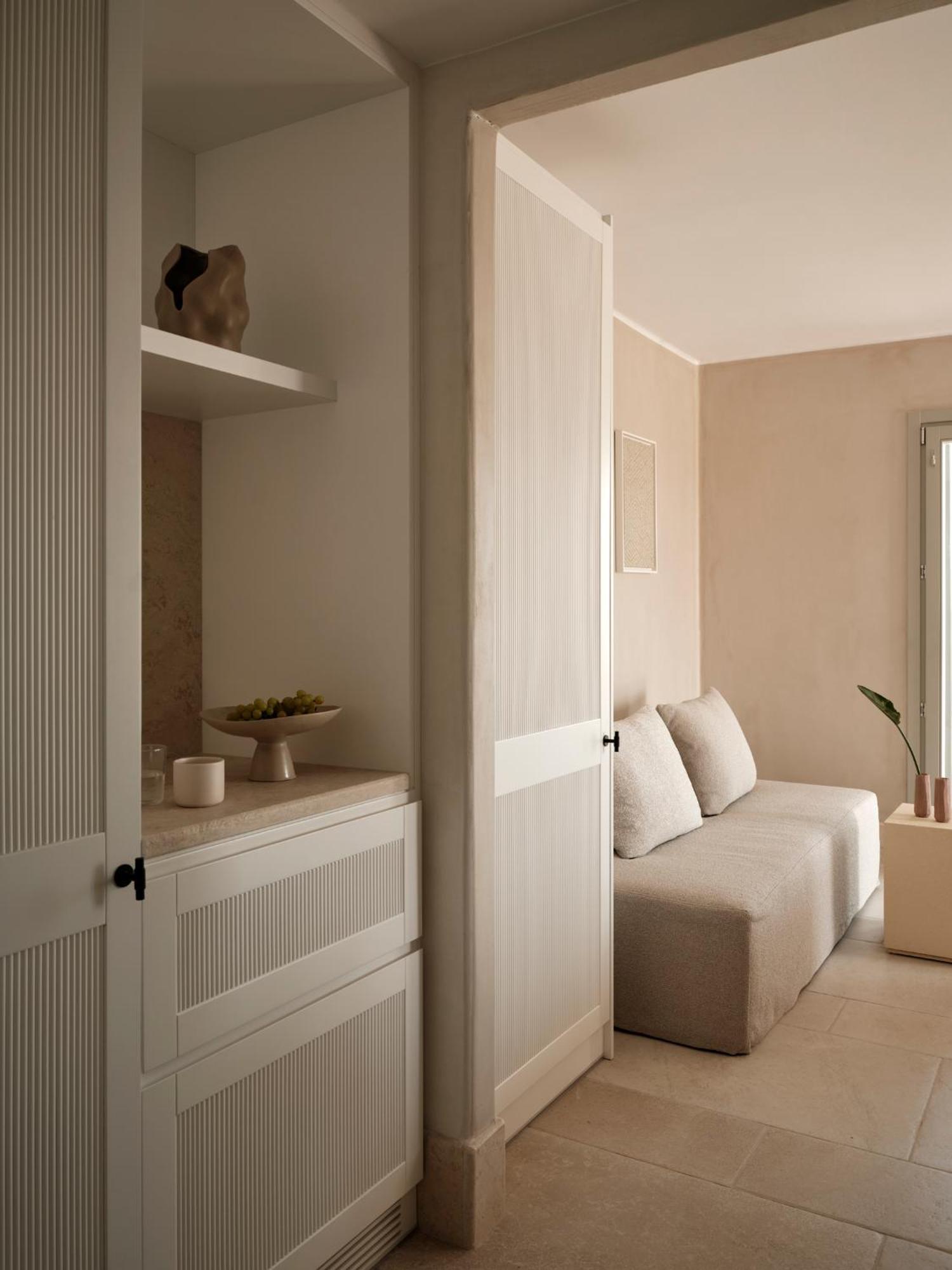 Akria Seaside Suites Náousa Buitenkant foto